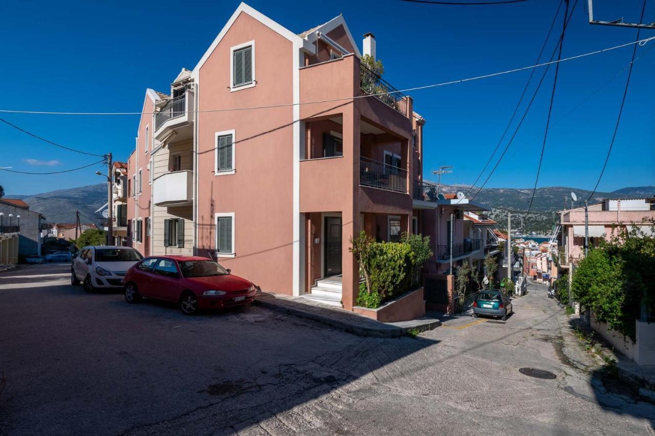 Napier Maisonette 阿尔戈斯托利翁 外观 照片